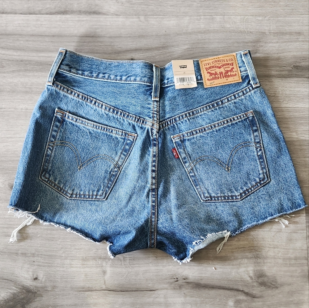 Levis High Rise Cut-off Button Fly Short - Picture 7 of 9
